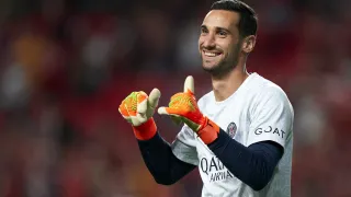 PSG fará homenagem a Sergio Rico em jogo com o Milan no Parque dos Príncipes, diz jornal