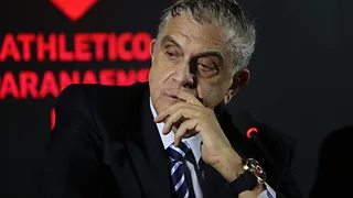 Petraglia abusa do insubstituível