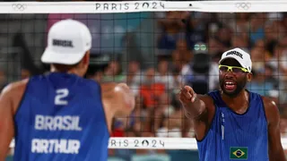 Evandro e Arthur vencem com facilidade e avançam às quartas de final