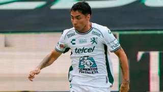 Ex-Athletico é convocado por seleção após ficar seis anos preso