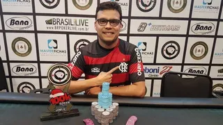 Mesmo acordando atrasado, flamenguista crava último grande torneio do ano em Curitiba