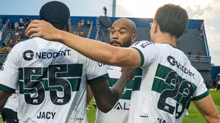 Coritiba renova com zagueiro que só fez um jogo na Série B