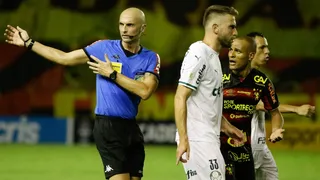 VAR brasileiro tem “ponto cego” e pênalti em marcha à ré. Melhor para o Palmeiras