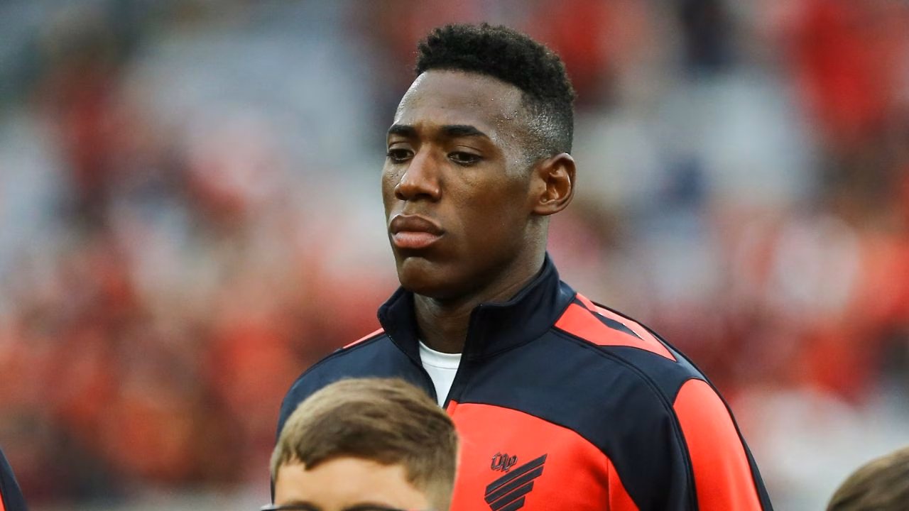 Léo Pelé antes da partida entre Athletico e Londrina, na Arena da Baixada, pelo Campeonato Paranaense 2026.