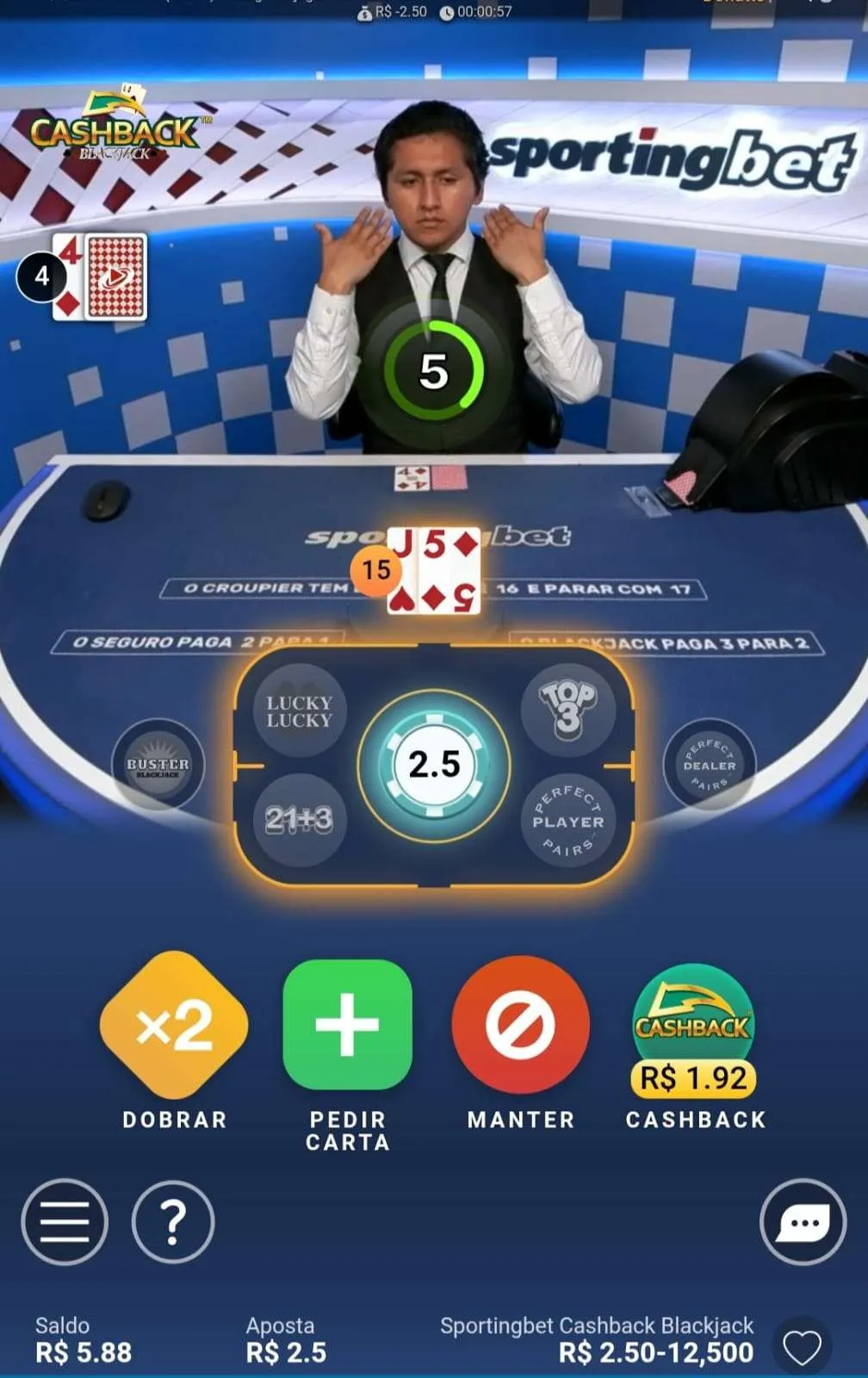 Cartas J e 5 e opções para dobrar aposta, pedir mais carta ou cashback de R$ 1,92 para aposta de R$ 2,50.