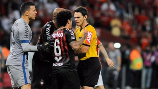 O futebol brasileiro está precisando de uma Lava Jato na arbitragem