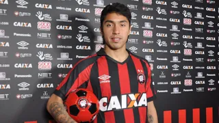 Ex-Athletico pode jogar a Libertadores 2024 após seis anos na prisão