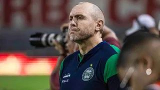 Mozart conquista marca expressiva no comando do Coritiba