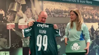 Felipão é homenageado pelo Palmeiras antes do jogo do Athletico