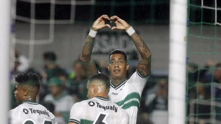 Em despedida do Coritiba, Alef Manga ignora caso da manipulação de resultados