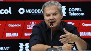 Carlinhos Neves é demitido por Petraglia e deixa o Athletico