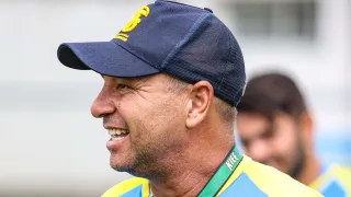 Ídolo do Paraná, técnico levou clube da lanterna à vaga na Série D