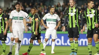 Coritiba sobrevive. Falta voltar a viver