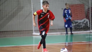 Messinho da Baixada? Joia da base do Athletico impressiona pela habilidade; veja lances