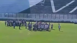 Treino do Vasco em São Januário tem invasão e tiros; veja vídeos