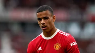 Jogador do Manchester United paga fiança e deixa prisão na Inglaterra