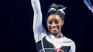 Simone Biles volta a competir após 2 anos e conquista medalha de ouro no US Classic