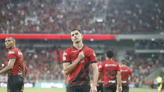 Após quase dois anos, Athletico volta a marcar gol de falta
