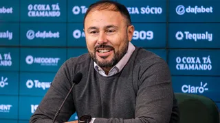 CEO revela tratativas com reforços do exterior e defende trabalho de Zago no Coritiba