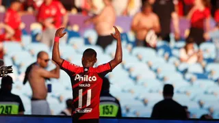 Nikão, a bola e um sopro de futebol em final pobre com título justo do Athletico