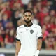 Renan Lodi e Cuello são vaiados na Arena da Baixada em Athletico x Atlético-MG