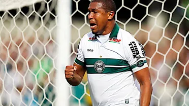 Goleador ex-Santos e Coritiba entra no radar do Paraná Clube