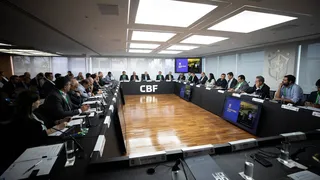 Futebol brasileiro é um deserto de inteligência em organização