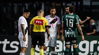 Contra o Vasco, Coritiba perdeu para si e para o VAR