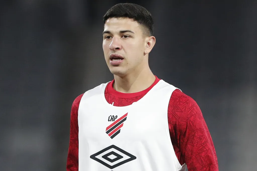 lucas-esquivel-athletico