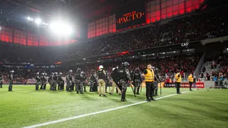 STJD define punição ao Athletico por arremesso de objetos e tentativa de invasão