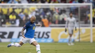 Tite explica por que convocou o lateral Daniel Alves para a Copa do Catar