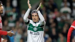 Josué, meia do Coritiba, vence prêmio importante da Série B