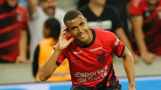 “O treinador quer o jogador”: Cartola da Série A revela proposta por Erick, do Athletico