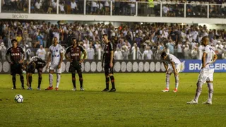Com erros de arbitragem assustadores, futebol está apodrecendo no Brasil