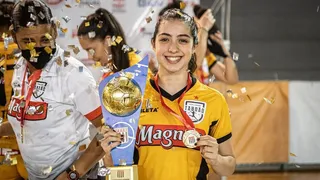 Jogadora morre aos 20 anos e colegas recebem notícia de morte em quadra após partida
