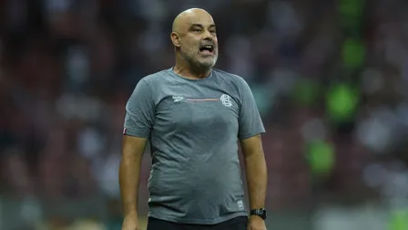 Dupla ex-Paraná supera brigas e leva gigante de volta à Série B