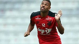 Renan Lodi revela prazo para voltar ao Athletico: “Sou um torcedor”