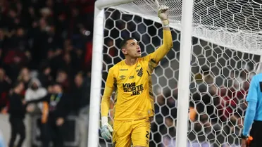 Herói da classificação do Athletico celebra atuação épica: “Combustível”