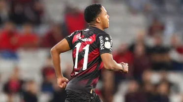 Atacante volta a ser aproveitado no Athletico após 250 dias