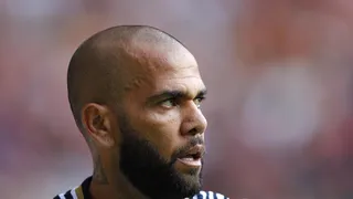 Câmeras mostram Dani Alves trancado 15 minutos com denunciante, diz jornal