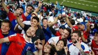 A festa do povão: como é bonito um estádio moderno e com alegria