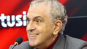 Athletico renova contrato com promessa da base