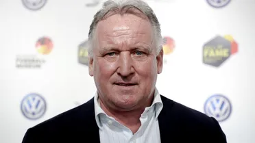 Autor do gol do título da Alemanha na Copa de 1990 morre aos 63 anos