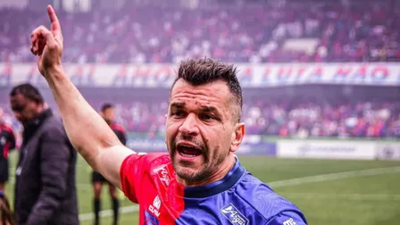 Ídolo se aposenta aos 39 anos e exalta Paraná Clube: “Maior escolha da minha carreira”