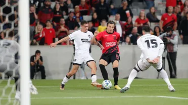 Athletico defende tabu de 16 anos contra Botafogo em Curitiba