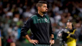 O dilema do Coritiba: demitir ou manter António Oliveira