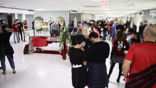 Sicupira é velado na Arena da Baixada; siga em tempo real as homenagens