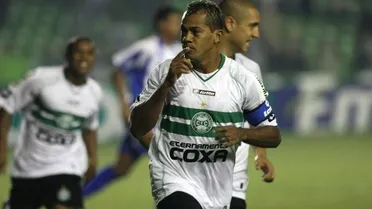 Ronaldo empurrou, Vuaden derrubou. Mas se o Wallyson faz os gols…