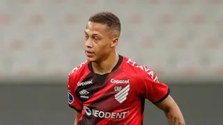 Vitinho não vai mais para o Bordeaux e Athletico negocia com Dínamo de Kiev