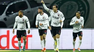 Protagonista, Pablo mostra estrela e conduz classificação do Athletico à final